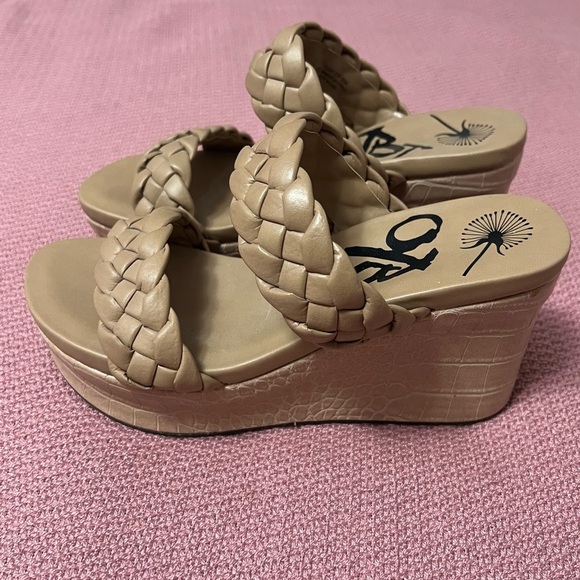 OTBT Size 8.5 M Tan Embossed Braided Fluent Wedge Sandal Slip On Comfort Resort - Picture 4 of 9